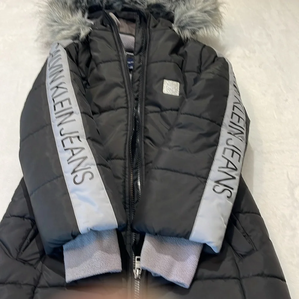 CALVIN KLEIN GIRLS PUFFER COAT. SIZE 6X , BLACK , GRAY